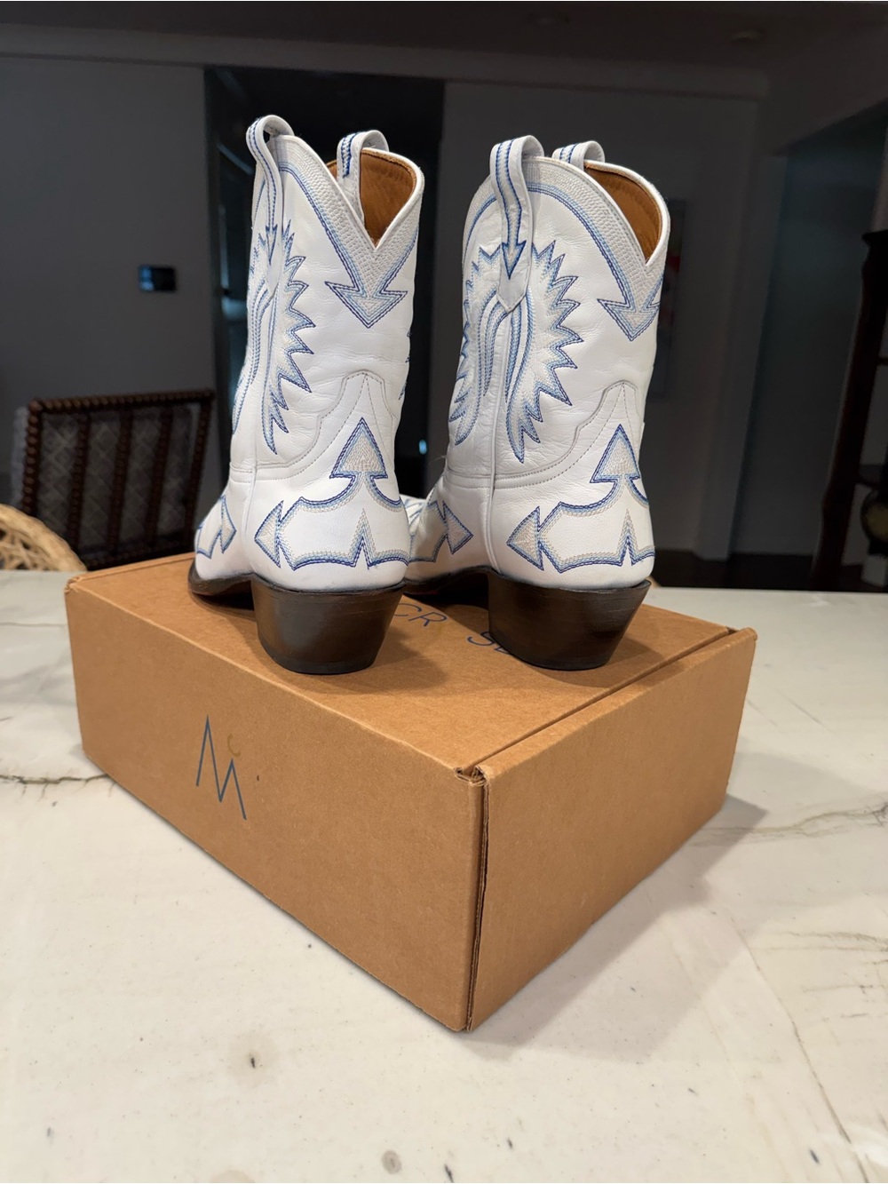 MIRÒN Maggie White Women's Western Ankle Boots - Picture 4 of 9
